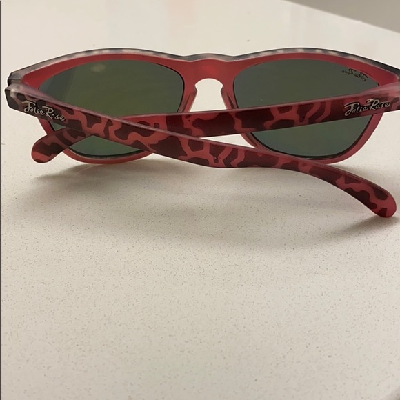 Women's Fashion Sunglasses - Picture 6 of 7